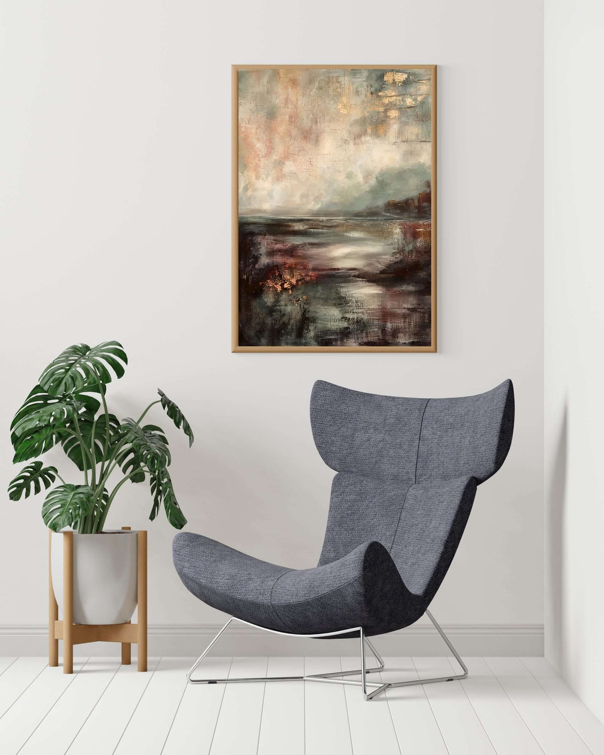 En streif av høst veggbilde hengende over en moderne stol i et lyst rom med grønne planter. – moderne veggkunst | KBentz.no