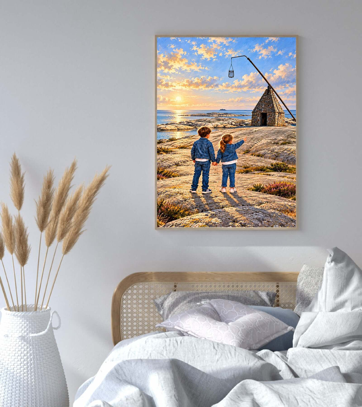 Oss to på Verdens Ende veggbilde av to barn som står hånd i hånd ved et fyr på Tjøme.