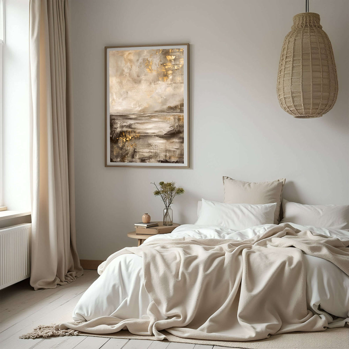 Gylden stillhet veggbilde i et lyst soverom med beige seng og naturlige detaljer – moderne veggkunst | KBentz.no
