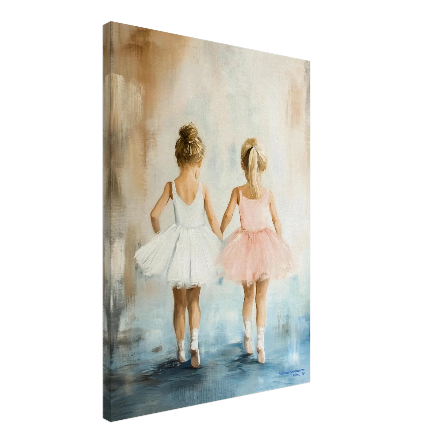 Ballerina og bestevenn - To små ballerinaer holder hender, iført hvite og rosa tutuer, med malerisk bakgrunn. – moderne veggkunst | KBentz.no