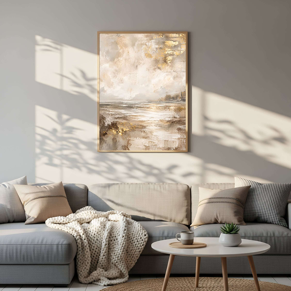 Bilde av veggbildet "Sand og gull" i et moderne rom med lys sandtoner og gylne detaljer. – moderne veggkunst | KBentz.no