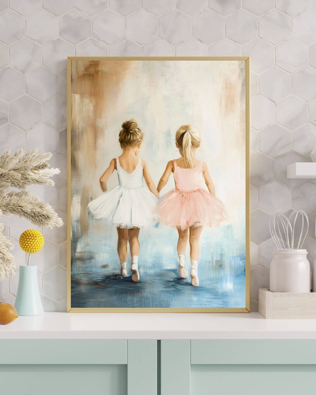 Ballerina og bestevenn - digitalt maleri av to ballerinaer i rosa og hvitt, som skaper varme og glede.