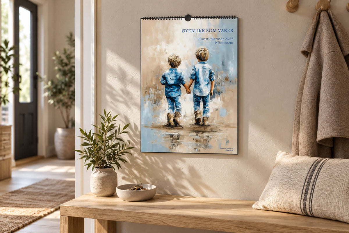 Øyeblikk som varer kunstkalender 2027 hengende på vegg i lyst rom med to barn som holder hender.