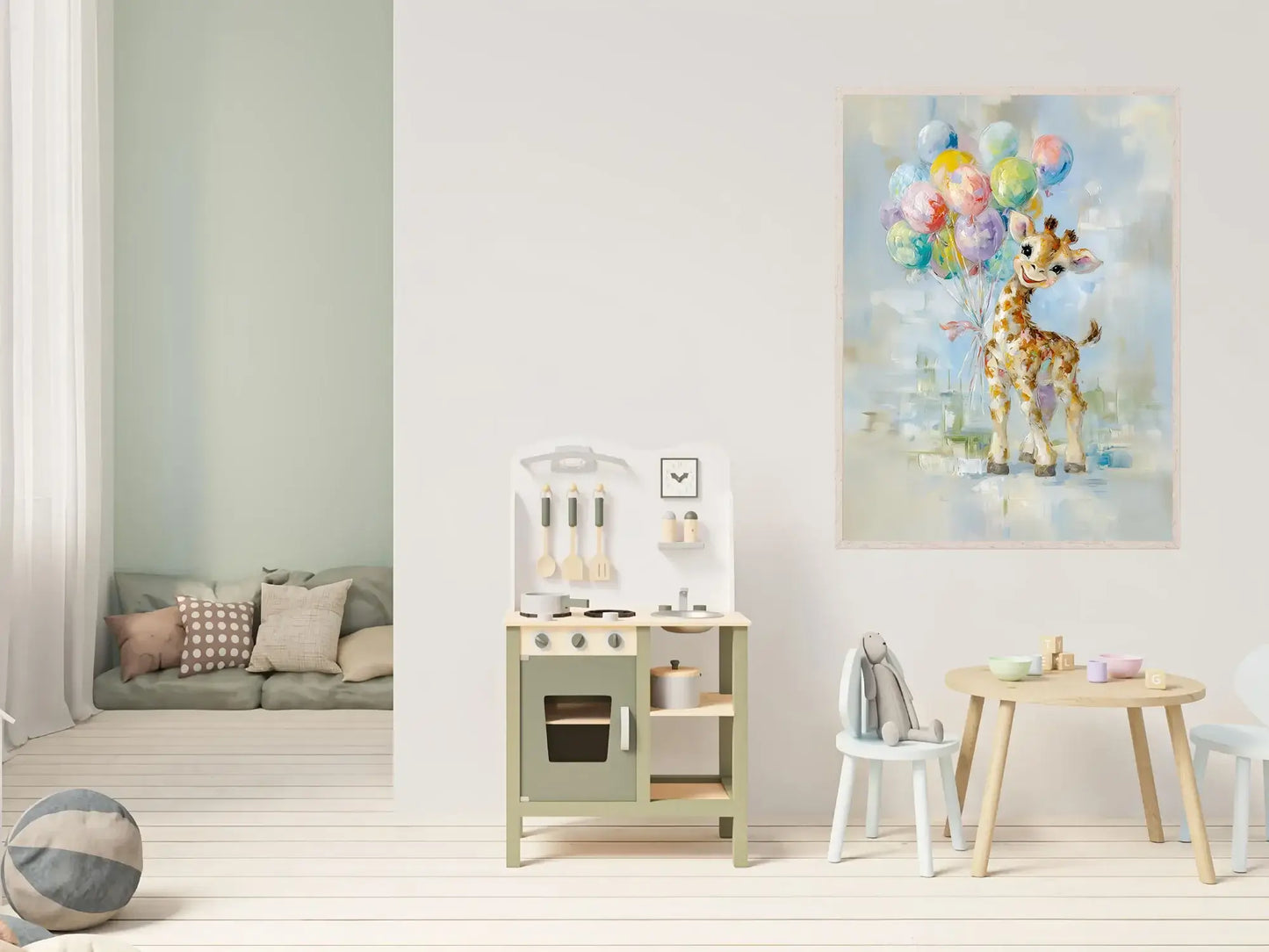 Interiør med en glad giraff plakat, leketøykjøkken og lekestue i lyst rom med ballonger. – moderne veggkunst | KBentz.no