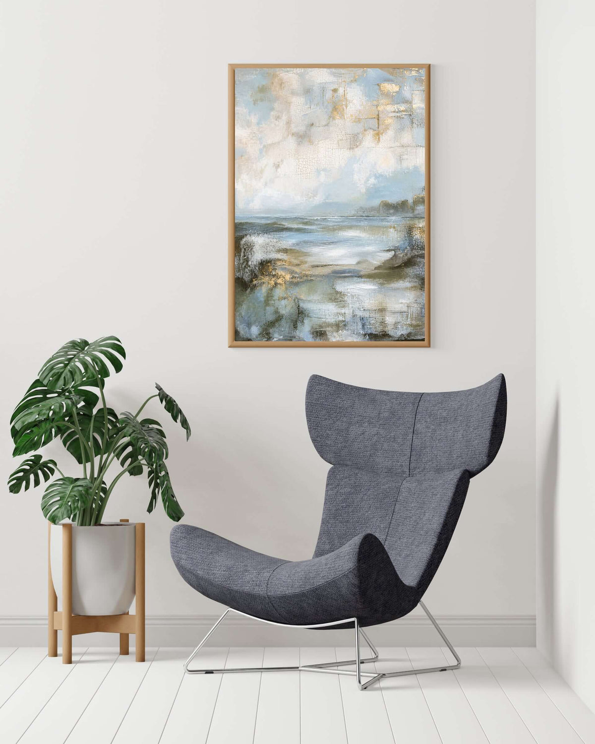 Moderne interiør med et veggbilde av Himmelens speil over en designstol og en plante i et lyst rom. – moderne veggkunst | KBentz.no