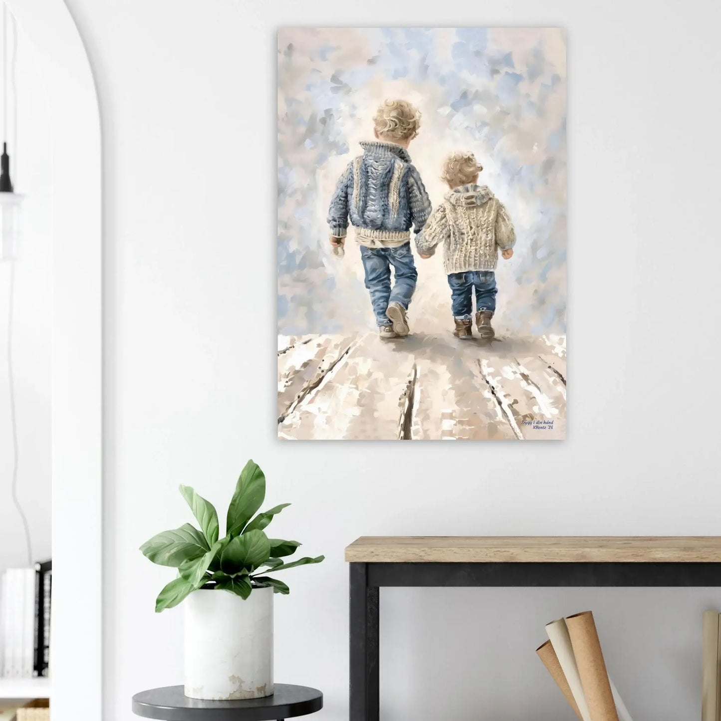 Trygg i din hånd, et maleri av to barn som går sammen, symboliserer kjærlighet og nærhet. – moderne veggkunst | KBentz.no